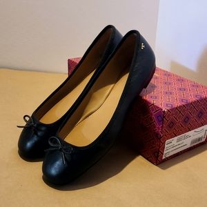 Tory Burch Laila 2 Driver Flats in Perfect Black - size 8